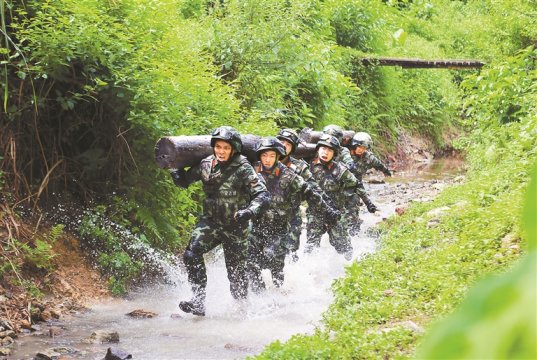 建军节:广东公安边防总队六支队战士的日常生活