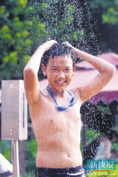 “双台风”袭扰南方沿海 闽降豪雨 粤“高烧”难退