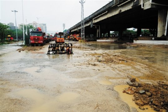 松岗全员出动扫描城市管理盲点