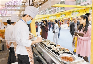 深圳沙井“金松岗小产权房蚝美食文化节”开蚝了