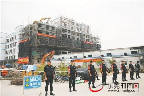 <strong>东莞多镇街重拳拆除违法建筑</strong>