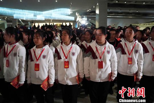 北京中小学生“传承红绿本房公证色基因”主题宣传教育系列活动开幕