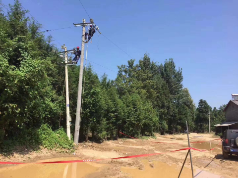 陕西地电西乡分公司让风雨见证担当和使命