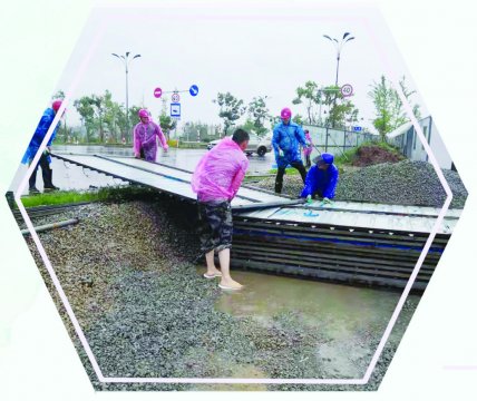 无惧风雨抗台风 奋战一线显担当